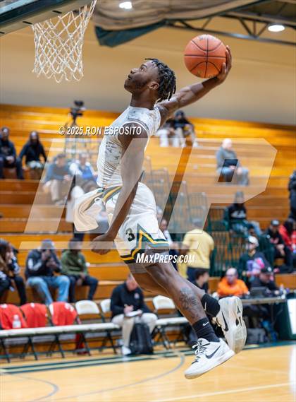 Thumbnail 1 in Wyandanch vs Amityville (NYSPHSAA Section XI Class AA Semifinals) photogallery.