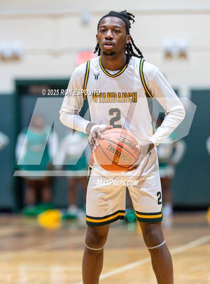 Thumbnail 3 in Wyandanch vs Amityville (NYSPHSAA Section XI Class AA Semifinals) photogallery.