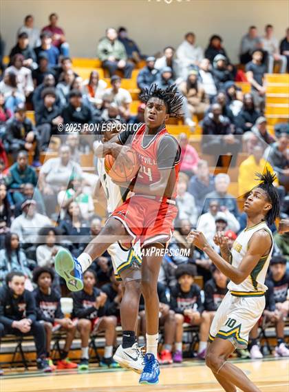 Thumbnail 3 in Wyandanch vs Amityville (NYSPHSAA Section XI Class AA Semifinals) photogallery.
