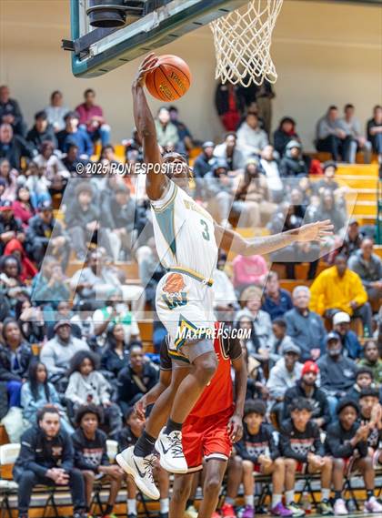 Thumbnail 2 in Wyandanch vs Amityville (NYSPHSAA Section XI Class AA Semifinals) photogallery.