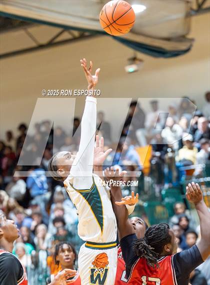 Thumbnail 3 in Wyandanch vs Amityville (NYSPHSAA Section XI Class AA Semifinals) photogallery.