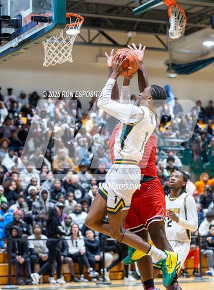 Thumbnail 2 in Wyandanch vs Amityville (NYSPHSAA Section XI Class AA Semifinals) photogallery.
