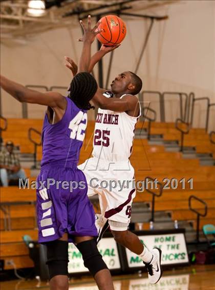 Thumbnail 2 in Warren vs Cinco Ranch (McDonald's Texas Invitational) photogallery.