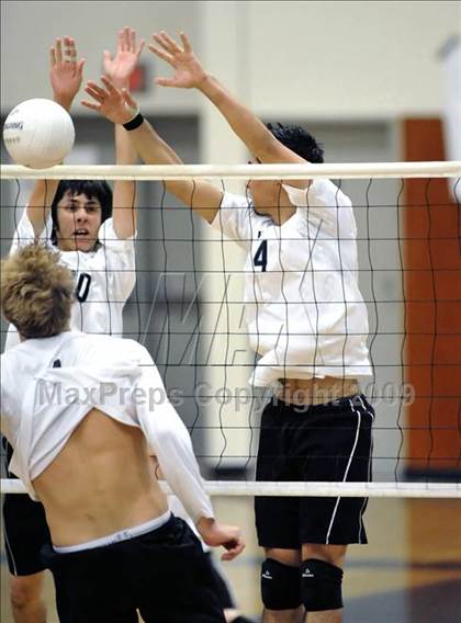 Thumbnail 2 in Salesian vs. St. Margaret's (CIF SS D5 Final) photogallery.