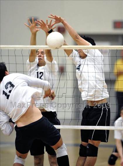 Thumbnail 1 in Salesian vs. St. Margaret's (CIF SS D5 Final) photogallery.