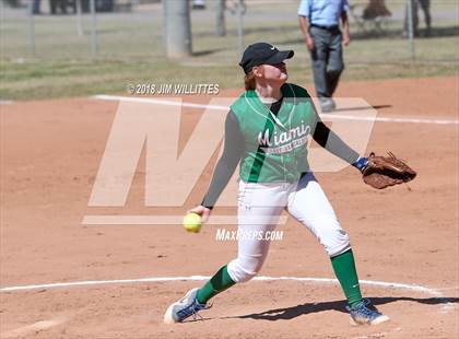 Thumbnail 3 in Miami vs. Ganado photogallery.