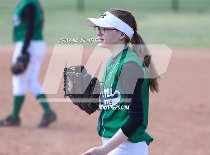 Thumbnail 2 in Miami vs. Ganado photogallery.