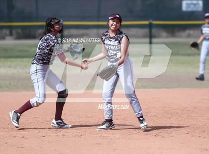 Thumbnail 3 in Miami vs. Ganado photogallery.