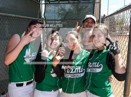 Thumbnail 1 in Miami vs. Ganado photogallery.