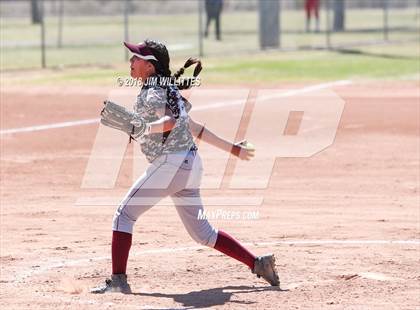 Thumbnail 2 in Miami vs. Ganado photogallery.