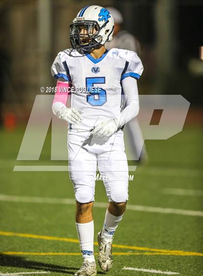 Thumbnail 3 in Burbank vs. Crescenta Valley photogallery.