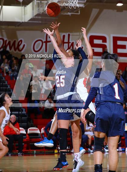 Thumbnail 2 in Chaminade vs. Redondo Union (Battle at the Beach) photogallery.