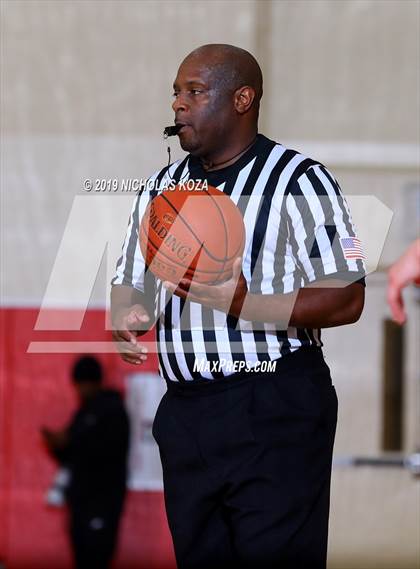 Thumbnail 3 in Chaminade vs. Redondo Union (Battle at the Beach) photogallery.