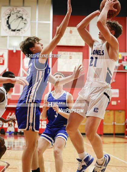 Thumbnail 3 in Highlands @ Covington Catholic photogallery.