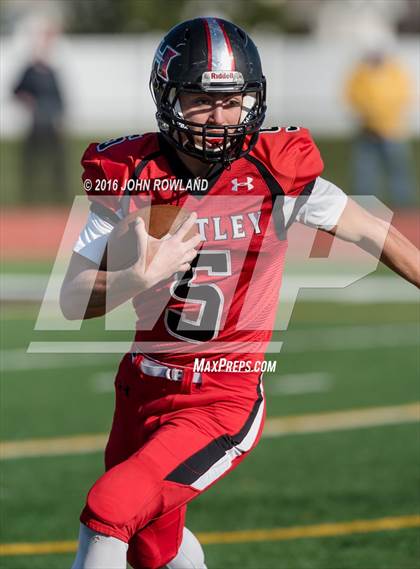 Thumbnail 3 in Loyola Academy vs. Huntley (IHSA Class 8A Quarterfinal) photogallery.