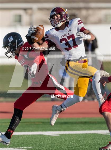 Thumbnail 2 in Loyola Academy vs. Huntley (IHSA Class 8A Quarterfinal) photogallery.