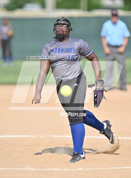 Thumbnail 2 in Joliet Catholic vs Crete-Monee (IHSA Class 3A Regional Semifinal) photogallery.