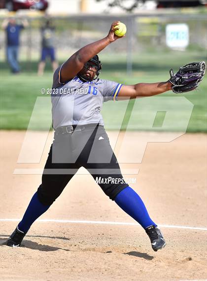 Thumbnail 1 in Joliet Catholic vs Crete-Monee (IHSA Class 3A Regional Semifinal) photogallery.