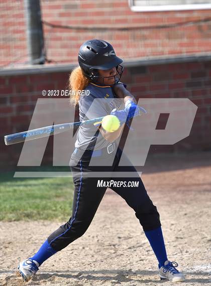 Thumbnail 2 in Joliet Catholic vs Crete-Monee (IHSA Class 3A Regional Semifinal) photogallery.