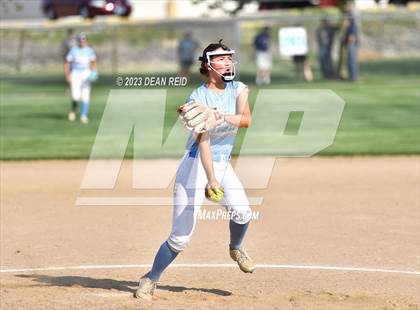 Thumbnail 3 in Joliet Catholic vs Crete-Monee (IHSA Class 3A Regional Semifinal) photogallery.