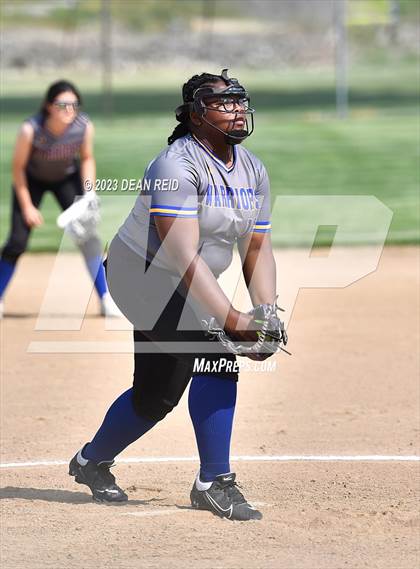 Thumbnail 2 in Joliet Catholic vs Crete-Monee (IHSA Class 3A Regional Semifinal) photogallery.