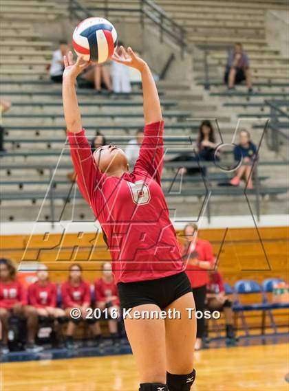 Thumbnail 2 in Stevens vs. Warren photogallery.
