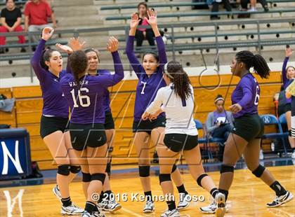Thumbnail 1 in Stevens vs. Warren photogallery.