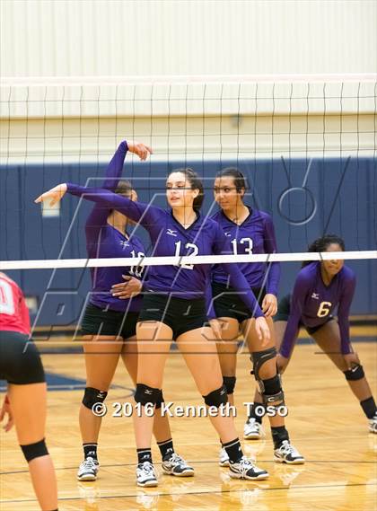Thumbnail 3 in Stevens vs. Warren photogallery.