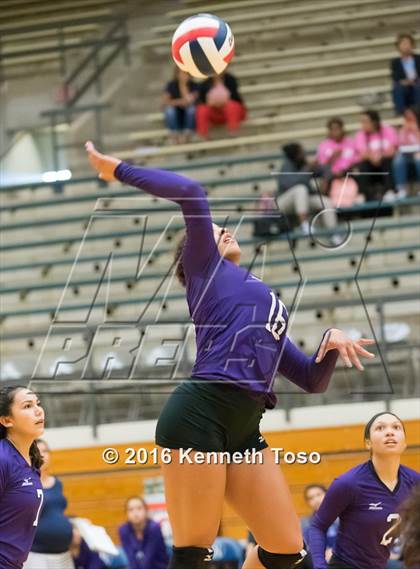 Thumbnail 3 in Stevens vs. Warren photogallery.