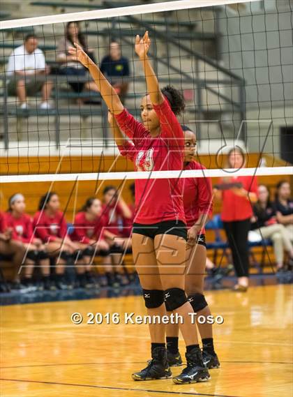 Thumbnail 3 in Stevens vs. Warren photogallery.