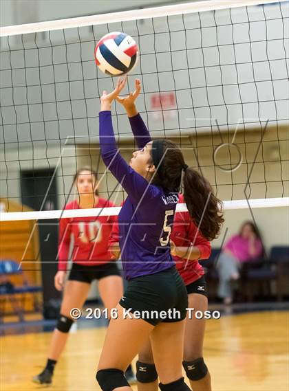 Thumbnail 1 in Stevens vs. Warren photogallery.