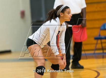 Thumbnail 1 in Stevens vs. Warren photogallery.