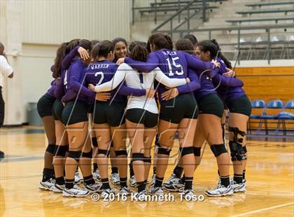 Thumbnail 2 in Stevens vs. Warren photogallery.