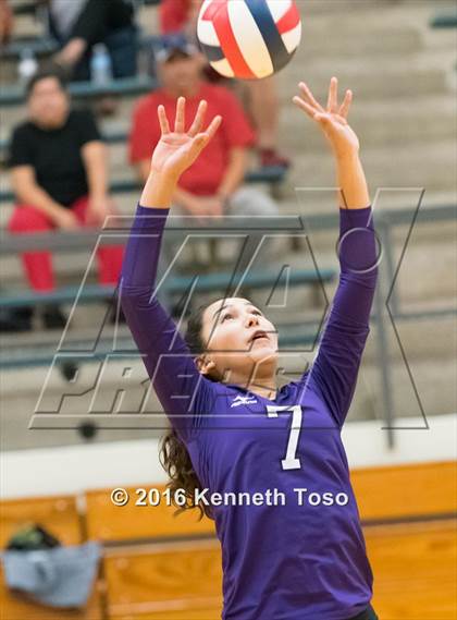 Thumbnail 3 in Stevens vs. Warren photogallery.