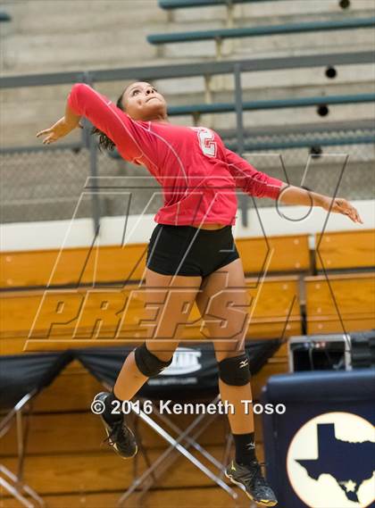 Thumbnail 3 in Stevens vs. Warren photogallery.