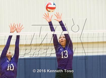 Thumbnail 1 in Stevens vs. Warren photogallery.