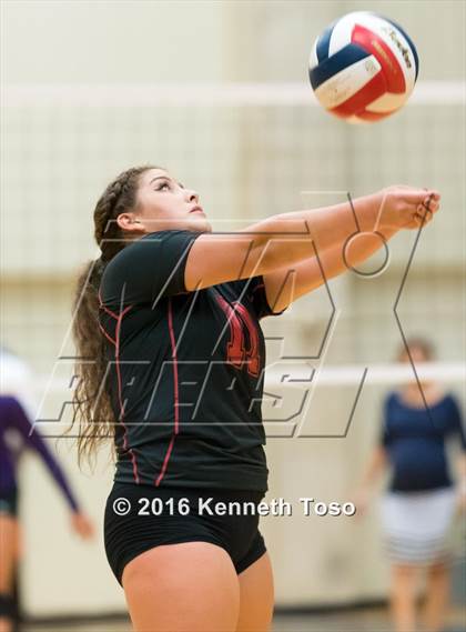 Thumbnail 1 in Stevens vs. Warren photogallery.