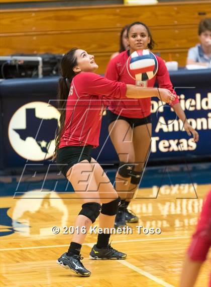 Thumbnail 3 in Stevens vs. Warren photogallery.
