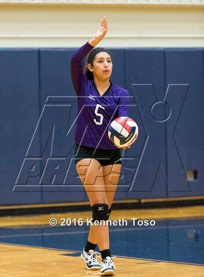 Thumbnail 1 in Stevens vs. Warren photogallery.
