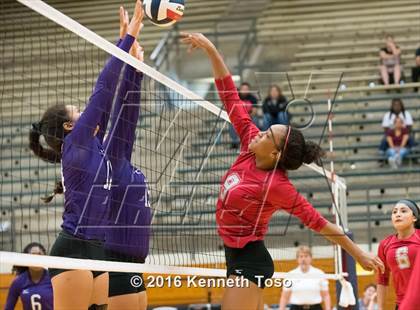 Thumbnail 2 in Stevens vs. Warren photogallery.