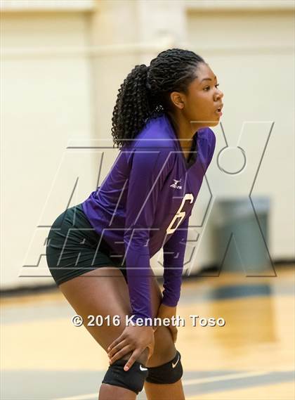 Thumbnail 1 in Stevens vs. Warren photogallery.