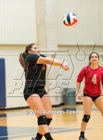 Thumbnail 1 in Stevens vs. Warren photogallery.