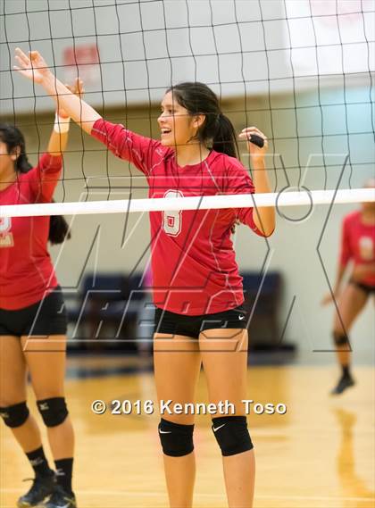Thumbnail 2 in Stevens vs. Warren photogallery.