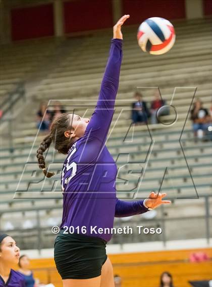 Thumbnail 3 in Stevens vs. Warren photogallery.