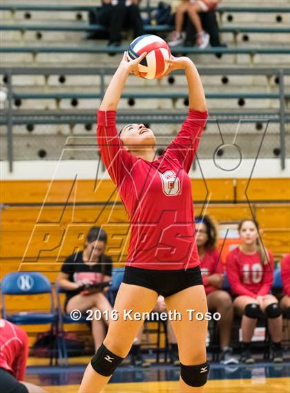 Thumbnail 2 in Stevens vs. Warren photogallery.