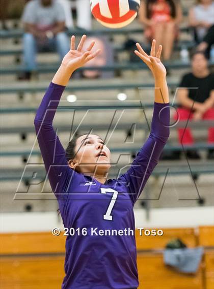 Thumbnail 2 in Stevens vs. Warren photogallery.