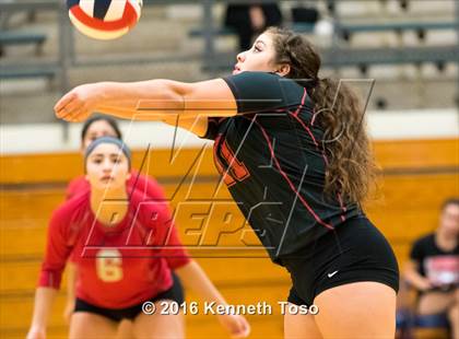 Thumbnail 2 in Stevens vs. Warren photogallery.