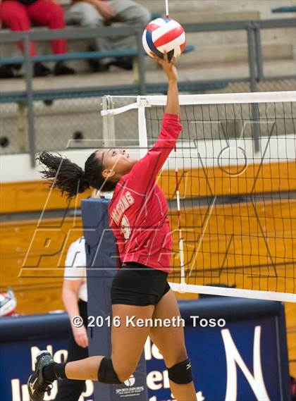 Thumbnail 2 in Stevens vs. Warren photogallery.