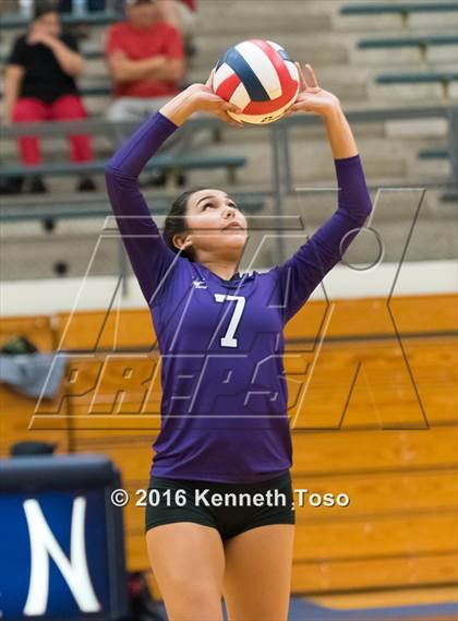 Thumbnail 3 in Stevens vs. Warren photogallery.