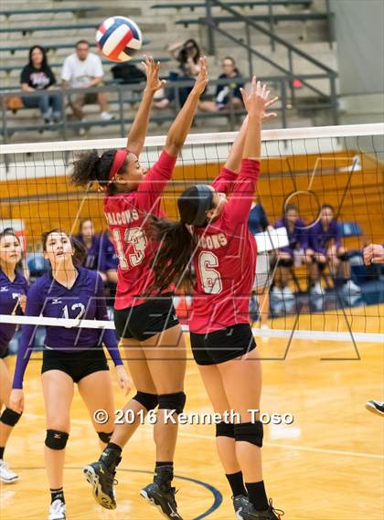 Thumbnail 1 in Stevens vs. Warren photogallery.